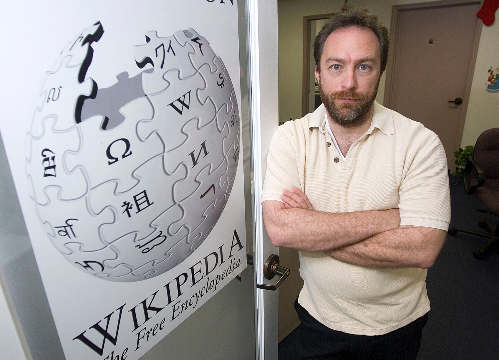 2001: Wikipedia